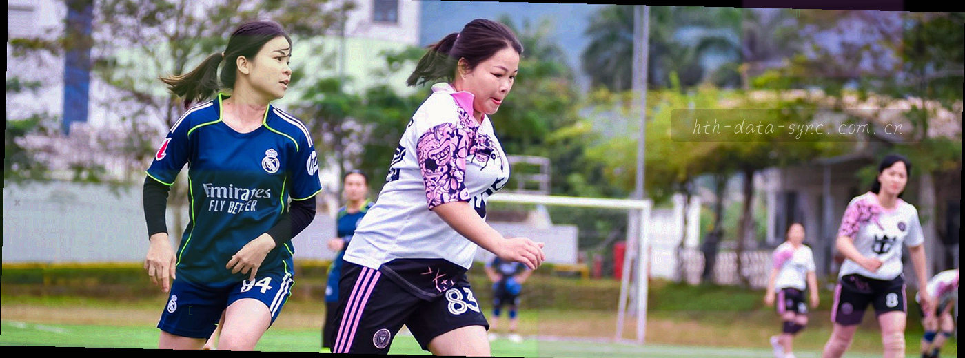 五个切角方块连成一条上手路径，最左侧方块以品牌红标出第一步